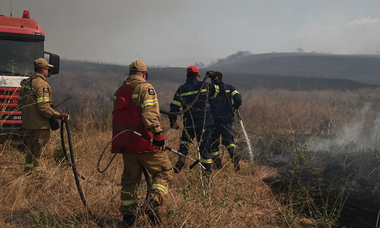 Φωτιές: Αναζωπύρωση στο χωριό Σέσκλο στη Μαγνησία - Χωρίς ρεύμα Βελεστίνο και Άγιος Γεώργιος