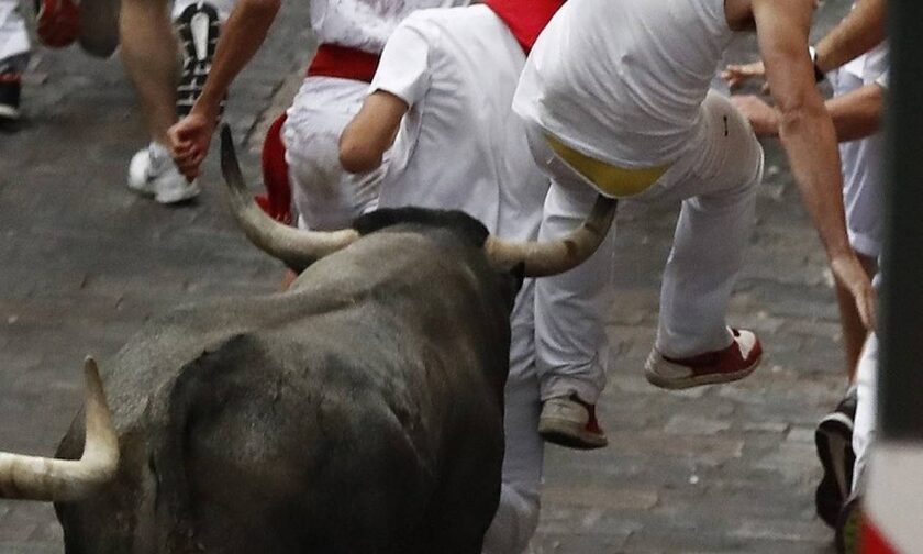 Ισπανία: Άγρια επίθεση ταύρου σε διάσημο ταυρομάχο – Τον κάρφωσε με τα κέρατά του