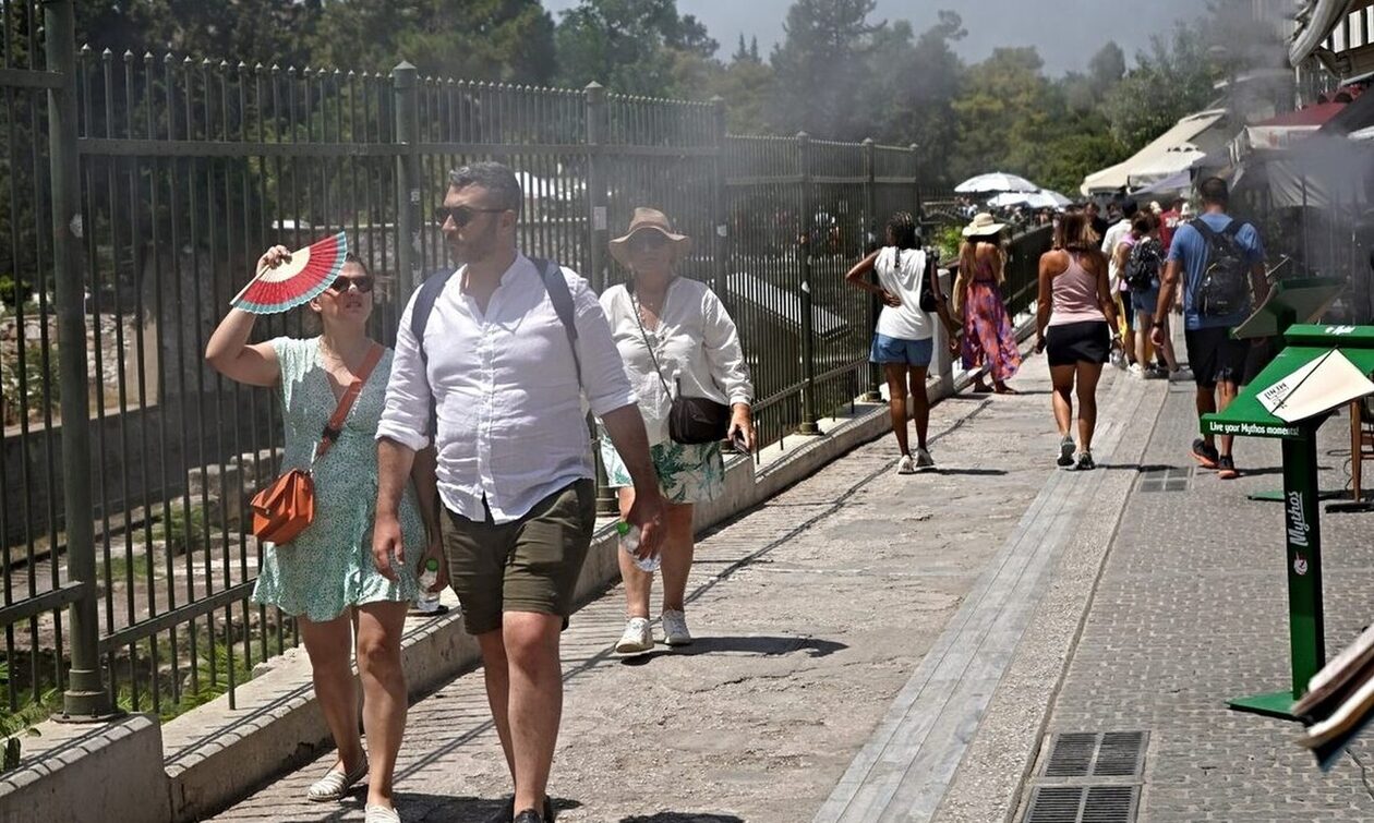 Καύσωνας: Πρωτοφανής ζέστη και στην Τουρκία - «Ψήνονται» στην Αττάλεια