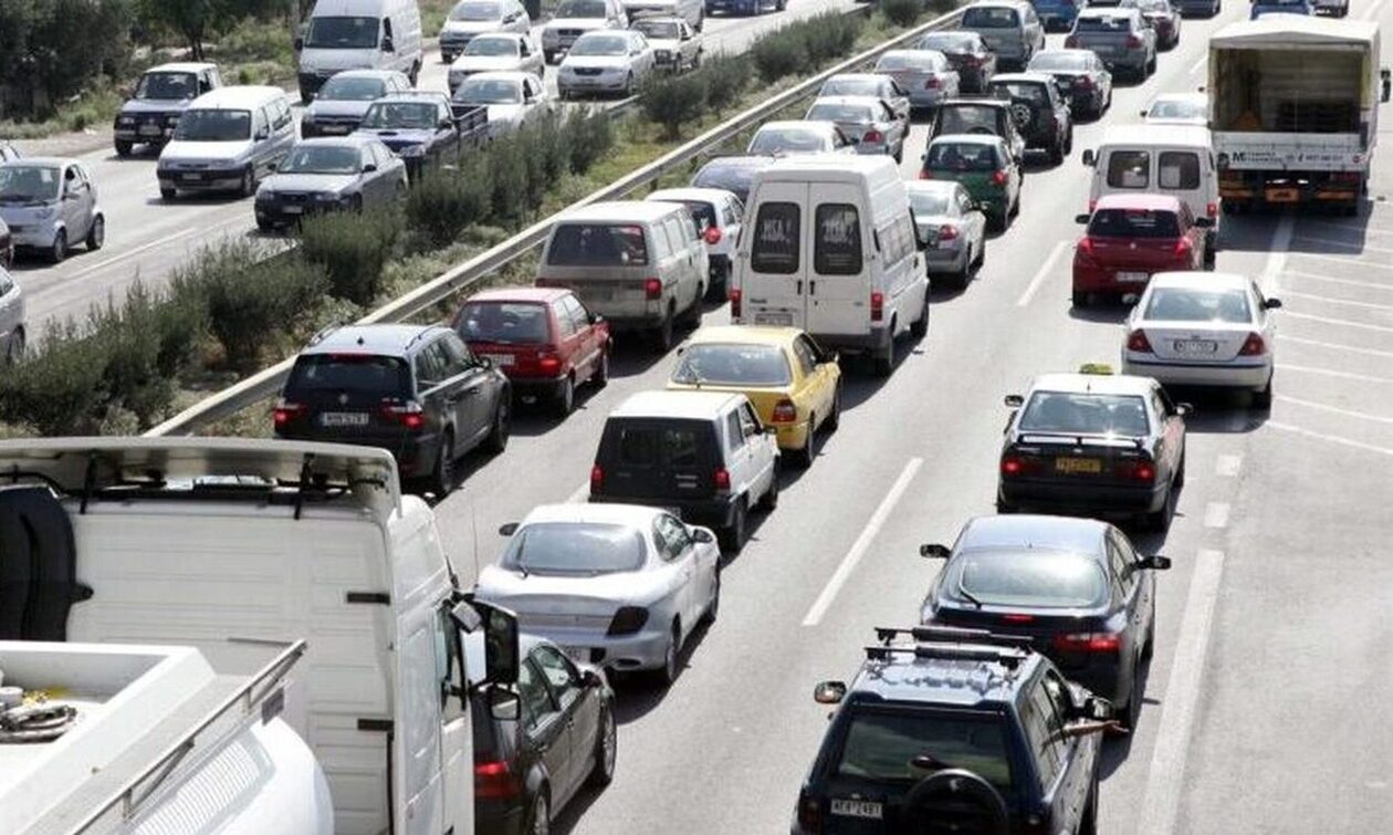 Θεσσαλονίκη: Καραμπόλα πέντε οχημάτων – Μία τραυματίας