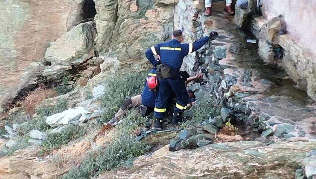 Ηράκλειο: Άντρας έπεσε από ύψος σε βράχια στην περιοχή της Αγίας Πελαγίας