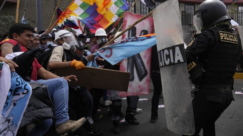 Περού: Οργισμένες διαδηλώσεις με εξι τραυματίες στους εορτασμούς της Ημέρας της Ανεξαρτησίας