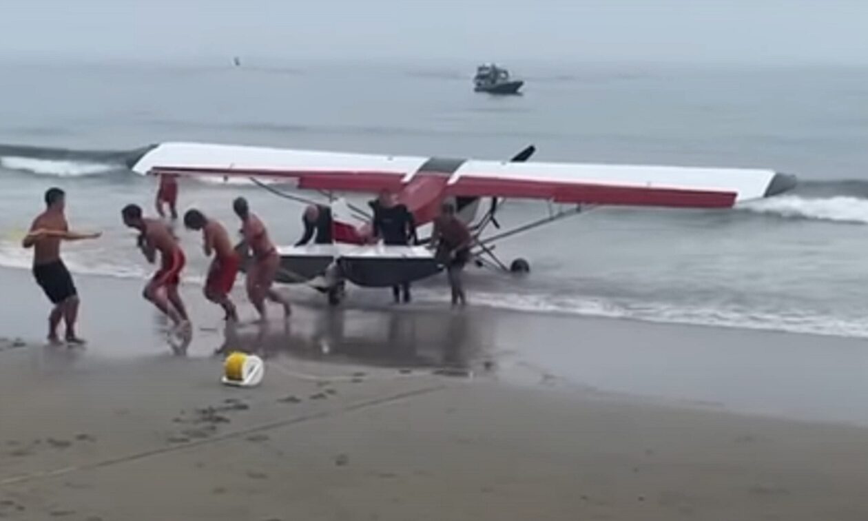 ΗΠΑ: Aεροσκάφος έπεσε στη θάλασσα δίπλα σε παραλία με κόσμο