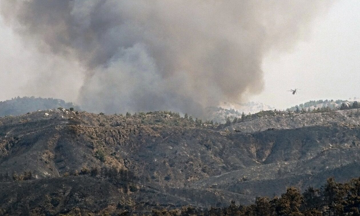 Φωτιά στη Χίο: Ενισχύθηκαν οι πυροσβεστικές δυνάμεις – Επιχειρούν και εναέρια μέσα