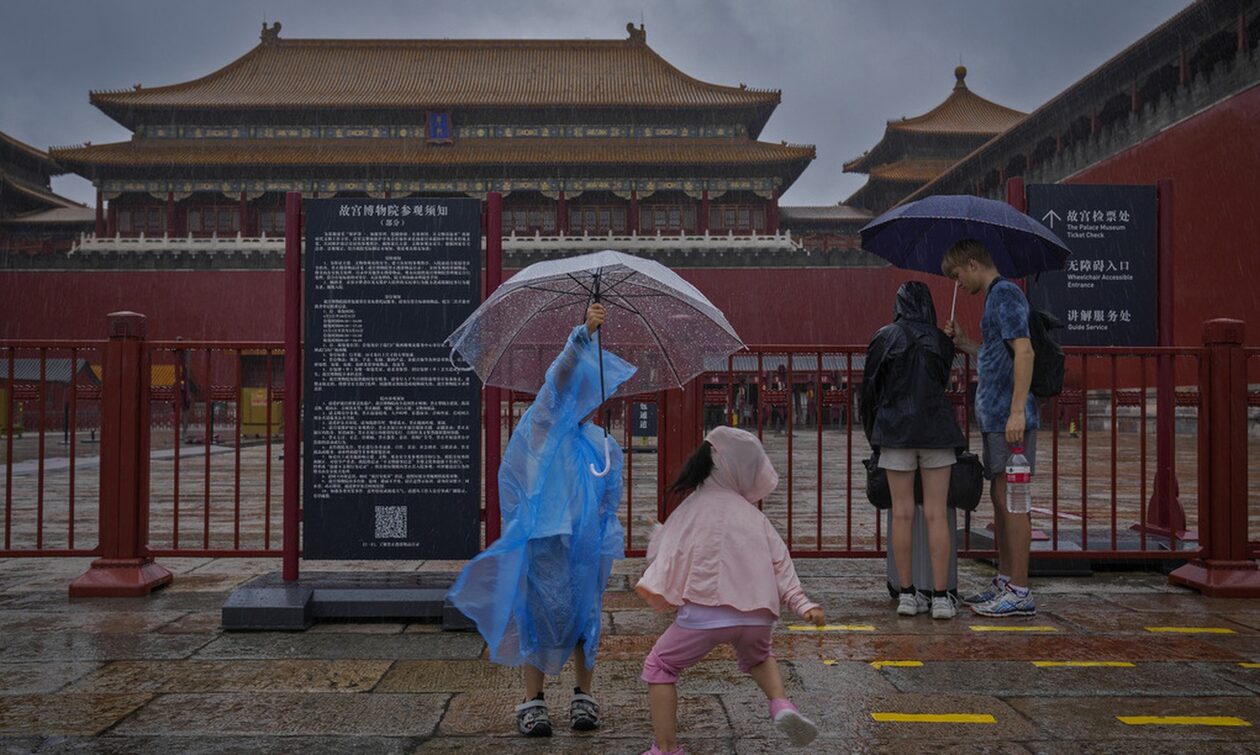 Κίνα: 31 χιλιάδες άνθρωποι απομακρύνθηκαν από τα σπίτια τους στο Πεκίνο λόγω του τυφώνα Ντοκσούρι
