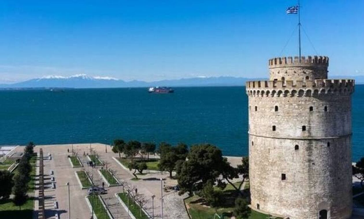 Θεσσαλονίκη: Ηλικιωμένος βούτηξε για άγνωστο λόγο στον Θερμαϊκό