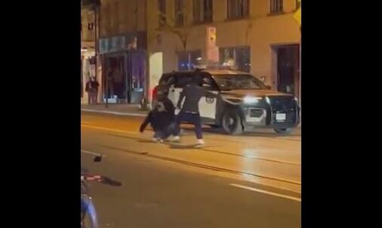 Τορόντο: Απίστευτες σκηνές στη μέση του δρόμου - Καυγάδισαν και τον χτυπούσε με... πύθωνα