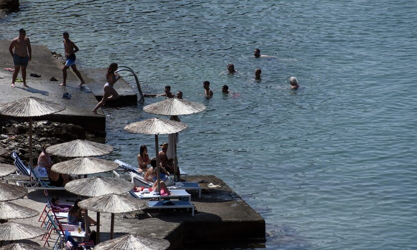 Ξεκάθαρο μήνυμα Χατζηδάκη: Δεν θα χαριστούμε σε κανέναν για τις παραλίες - Σαρωτικοί έλεγχοι