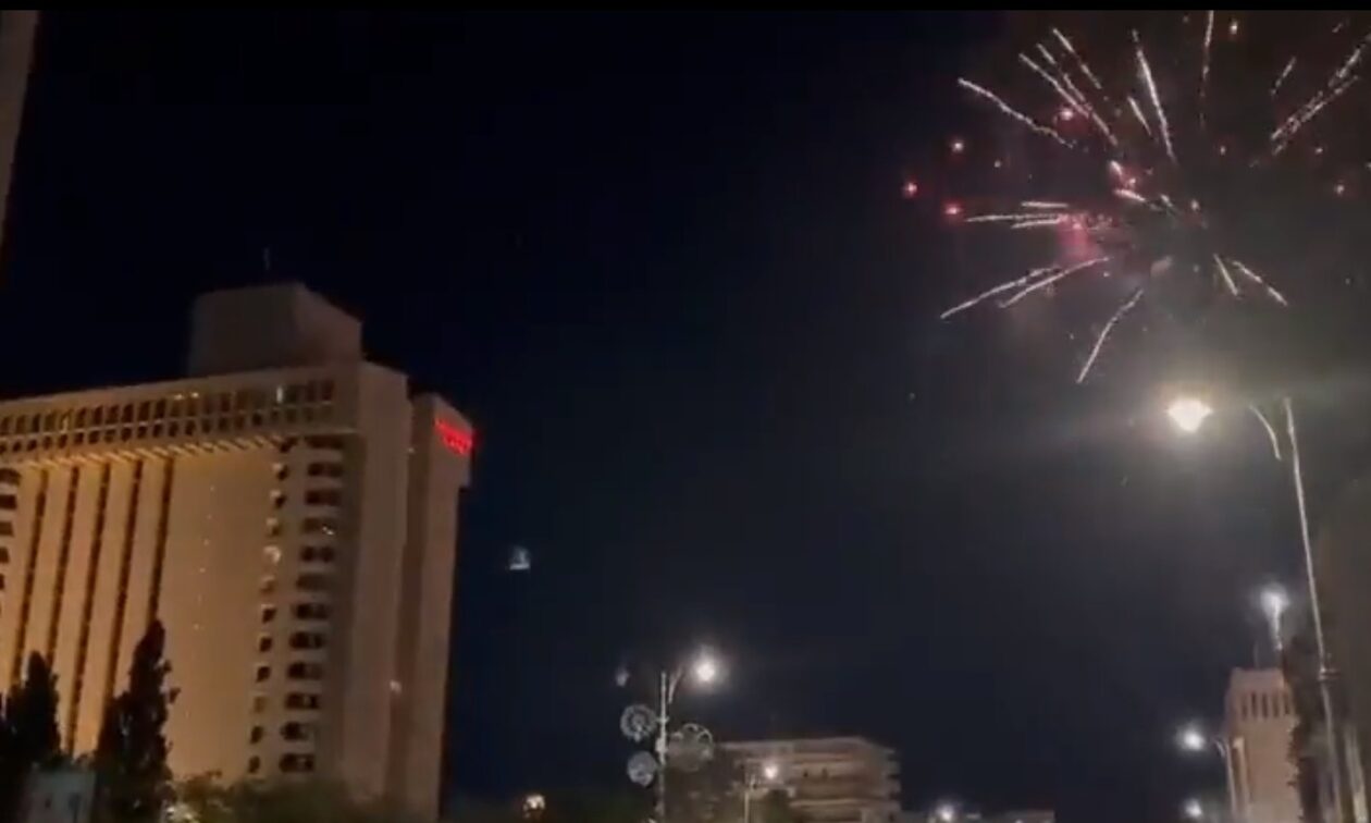 ΠΑΟΚ: Βίντεο από την «επίθεση» με πυροτεχνήματα στο ξενοδοχείο - Τρεις συλλήψεις οπαδών της Μπεϊτάρ