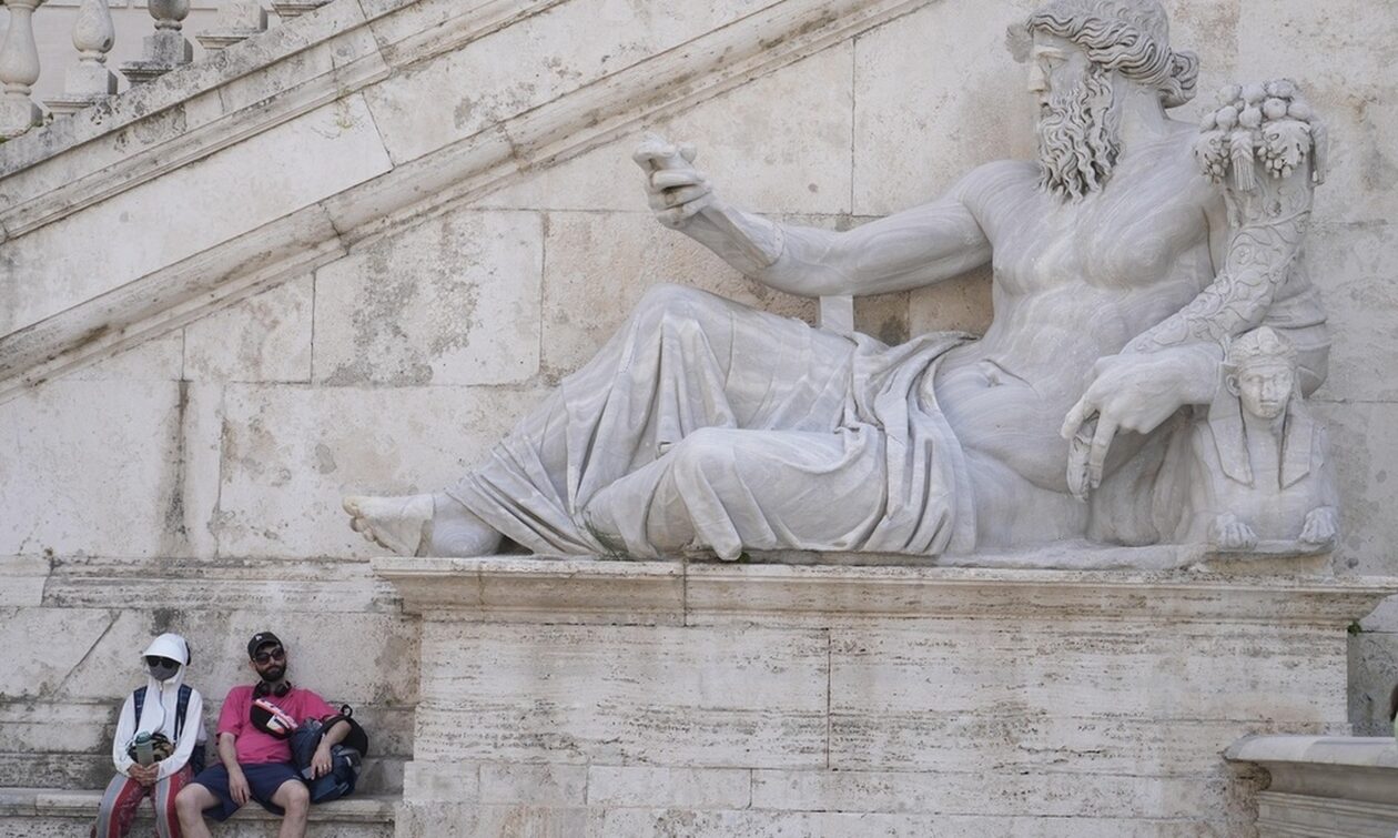 Ιταλία: Γερμανοί τουρίστες κατέστρεψαν άγαλμα 150 ετών σε ενοικιαζόμενη βίλα