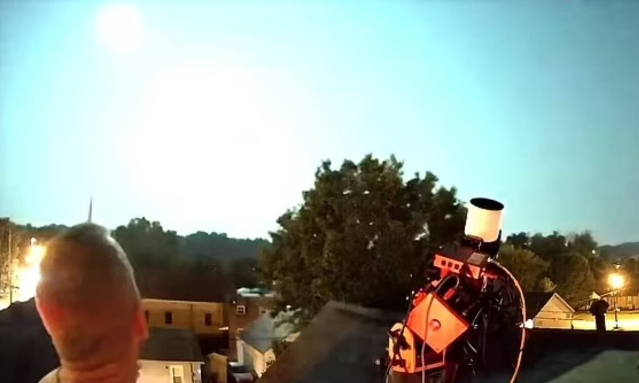 Ερασιτέχνης αστρονόμος κατέγραψε θραύσμα κομήτη να εκρήγνυται στον ουρανό