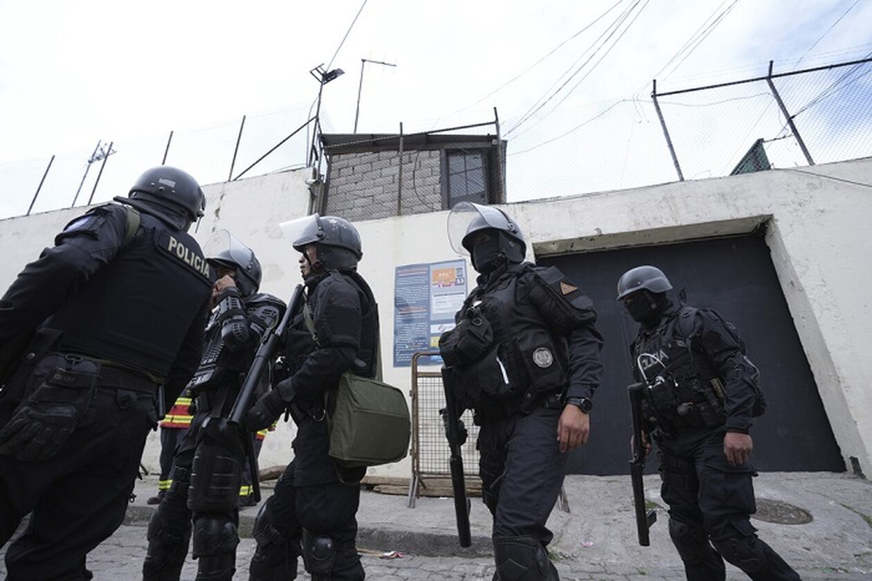 Εκουαδόρ: Δεσμοφύλακες είχαν όπλα, πυρομαχικά, χειρομβομβίδες και ναρκωτικά στα γραφεία τους