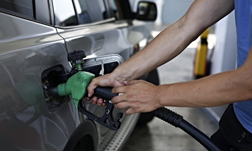 Τιμές – «φωτιά» στα καύσιμα, πού ξεπερνά τα 2€ η αμόλυβδη βενζίνη