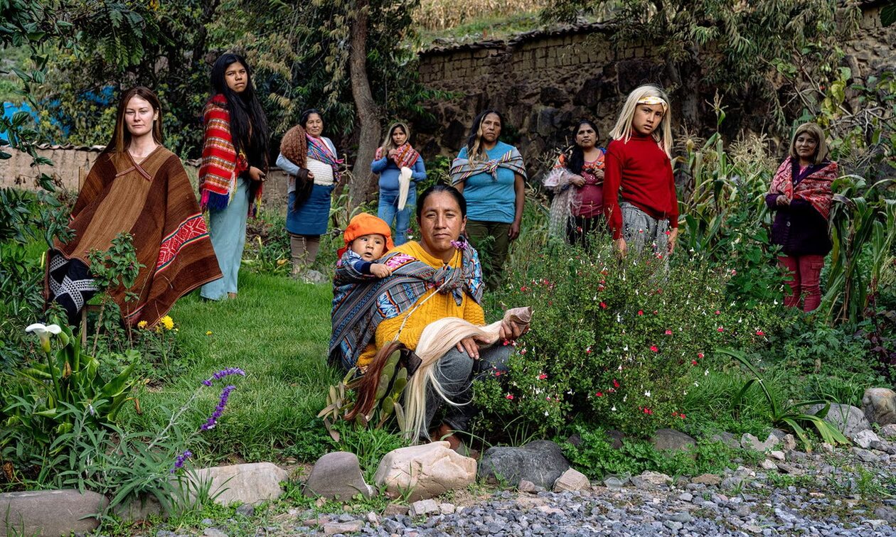 Περού: Υφαίνουν περούκες και δίνουν ελπίδα σε γυναίκες που έχουν ανάγκη