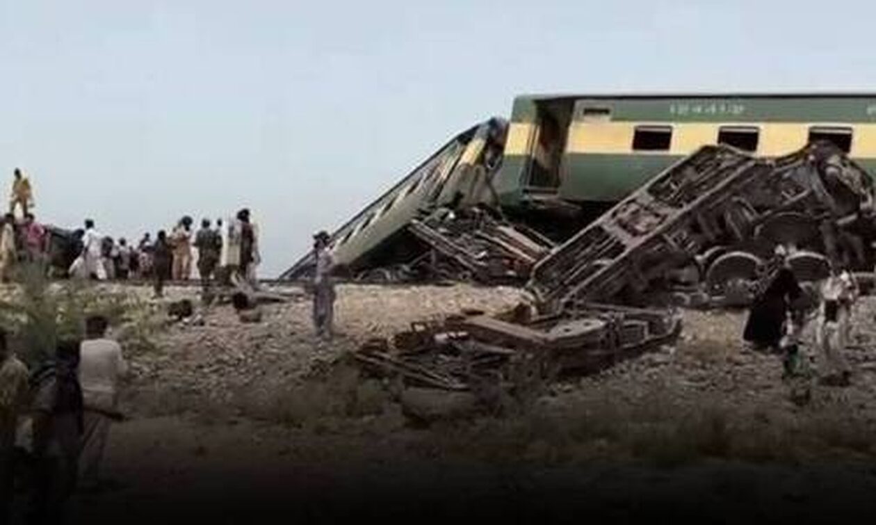 Πακιστάν: Τουλάχιστον 15 νεκροί και 50 τραυματίες από τον εκτροχιασμό επιβατικού τρένου