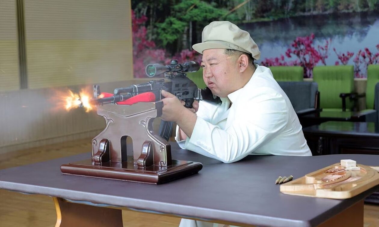Βόρεια Κορέα: Επίδειξη δύναμης από τον Κιμ Γιονγκ Ουν - Περιόδευσε σε εργοστάσια πυροβολικού