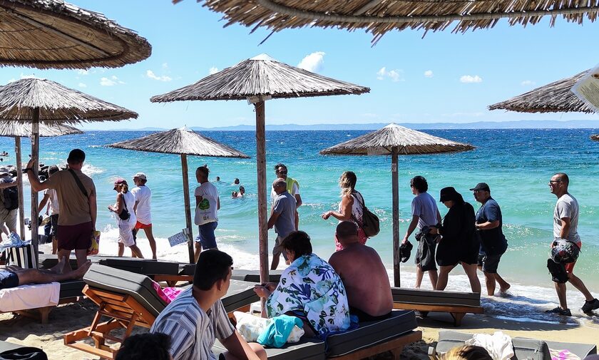 Χαλκιδική: Άγριος ξυλοδαρμός ηλικιωμένων από υπεύθυνο beach bar - «Θα σας πνίξω»
