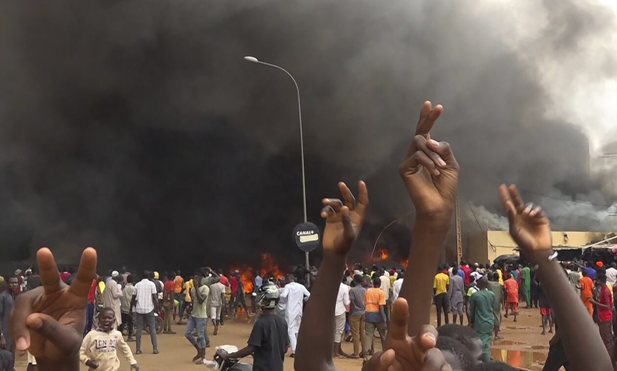 Νίγηρας: Η χούντα έκλεισε τον εναέριο χώρο υπό τον φόβο διεθνούς επέμβασης