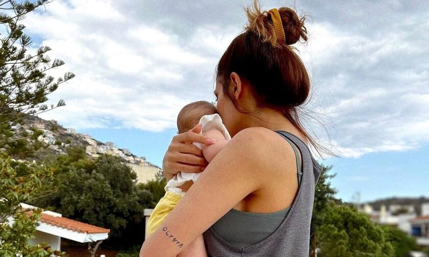 Μαίρη Συνατσάκη: Η κόρη της κοιμήθηκε αγκαλιά με τον Τίμο (pic)