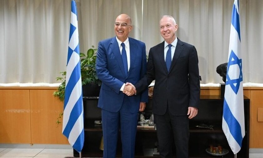 Δένδιας: Δέσμευση της Ελλάδας να «εμπλουτίσει την αμυντική βιομηχανική συνεργασία» με το Ισραήλ
