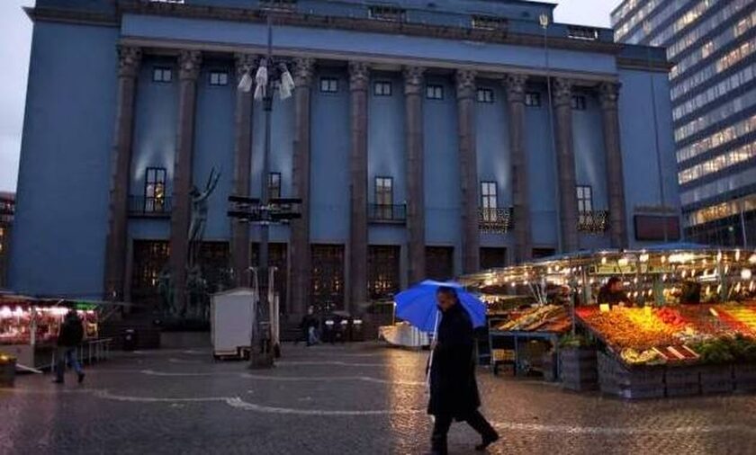Καταιγίδες και θυελλώδεις άνεμοι πλήττουν τη Σκανδιναβία - Τρεις τραυματίες από εκτροχιασμό τρένου