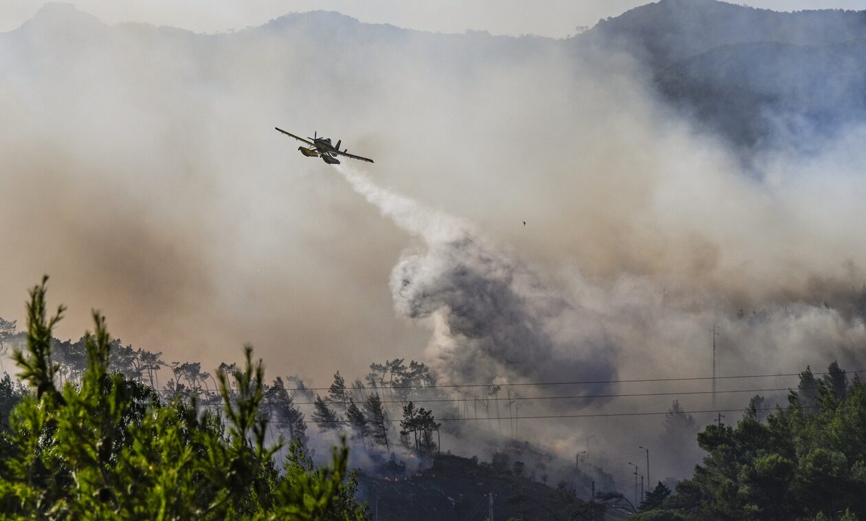 Πορτογαλία: Περίπου 1.400 άτομα εγκαταλείπουν τα σπίτια τους ενώ μαίνεται ανεξέλεγκτη πυρκαγιά