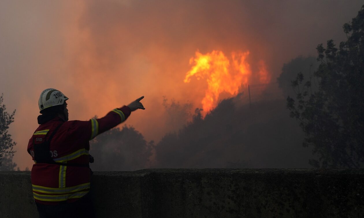Πυρκαγιές στην Πορτογαλία: Χιλιάδες αποτεφρωμένα στρέμματα, τουλάχιστον 9 τραυματίες πυροσβέστες
