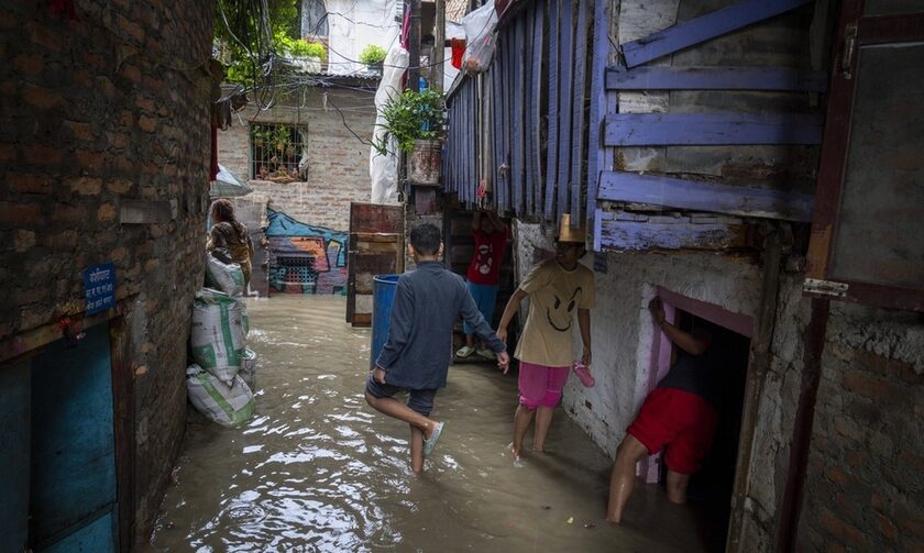Δεκάδες νεκροί από τις πλημμύρες στο Νεπάλ