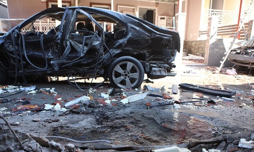 Ισχυρή έκρηξη βόμβας στον Ασπρόπυργο – Εκτεταμένες ζημιές σε πέντε σπίτια και 10 αυτοκίνητα