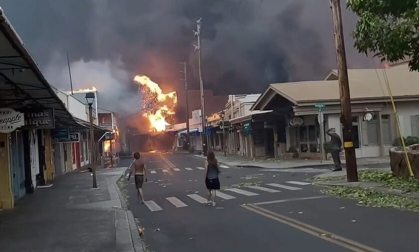 Kόλαση φωτιάς στη Χαβάη