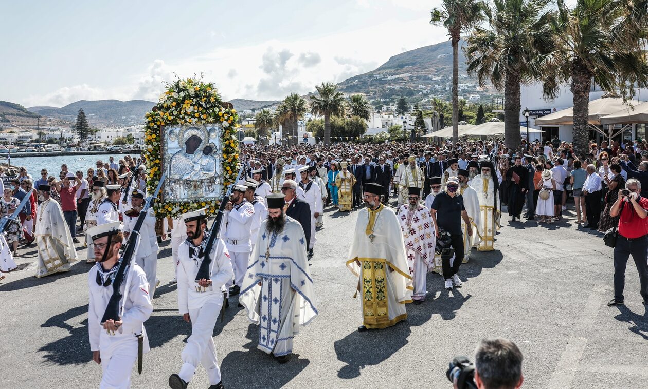 Δεκαπενταύγουστος: Τα ήθη και έθιμα για τους εορτασμούς της Παναγίας στην Ελλάδα