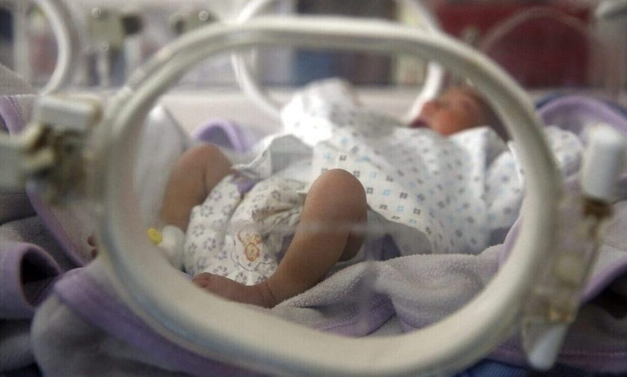 Χανιά: Ζευγάρι που είχε απορριφθεί βρέθηκε με μωρό με μία απλή εξουσιοδότηση