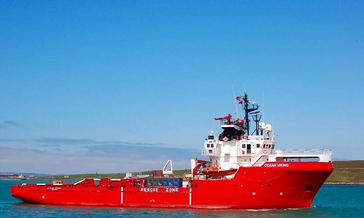 Ιταλία: Το Ocean Viking διέσωσε 500 μετανάστες σε 11 επιχειρήσεις στα ανοιχτά της Λαμπεντούζα