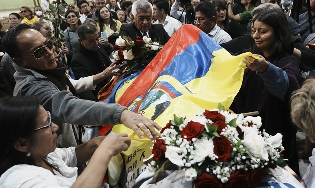 Εκουαδόρ: Πλήθος κόσμου στην κηδεία του δολοφονηθέντος Φερνάντο Βιγιαβισένσιο