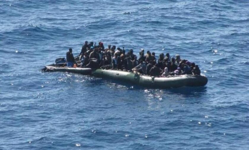 Τουλάχιστον ένας νεκρός από βύθιση σκάφους μεταναστών στη Μάγχη