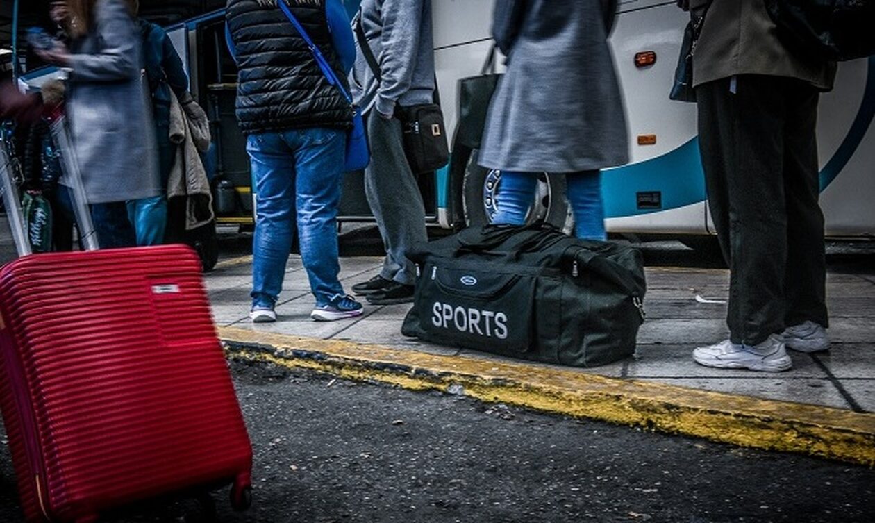 Θεσσαλονίκη: Με 100% πληρότητα αναχωρούν τα λεωφορεία των ΚΤΕΛ για την έξοδο του Δεκαπενταύγουστου