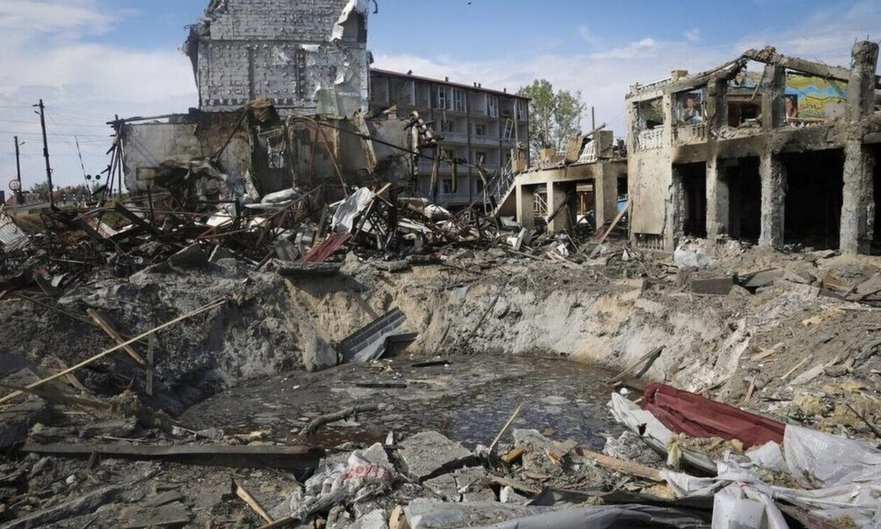 Ουκρανία: Έξι νεκροί, ανάμεσά τους ένα νεογνό, από ρωσικό βομβαρδισμό στη Χερσώνα