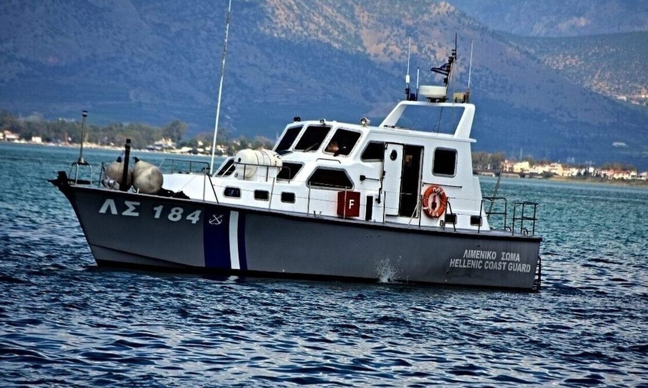 Μακρόνησος: Φωτιά σε σκάφος με δύο επιβαίνοντες