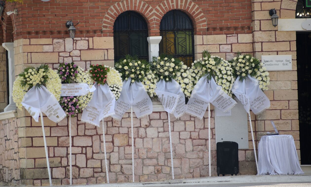 Οδυσσέας Σταμούλης: Συντετριμμένος στην κηδεία του 11χρονου γιου του