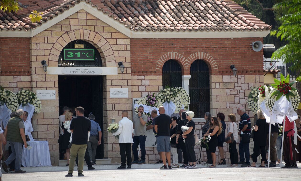 Οδυσσέας Σταμούλης: Θρήνος στην κηδεία του γιου του - «Τραγικές στιγμές που δεν χωρούν λόγια»