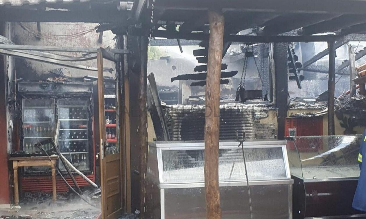 Χαλκιδική: Φωτιά σε ταβέρνα - Κάηκε ολοσχερώς η κουζίνα του μαγαζιού