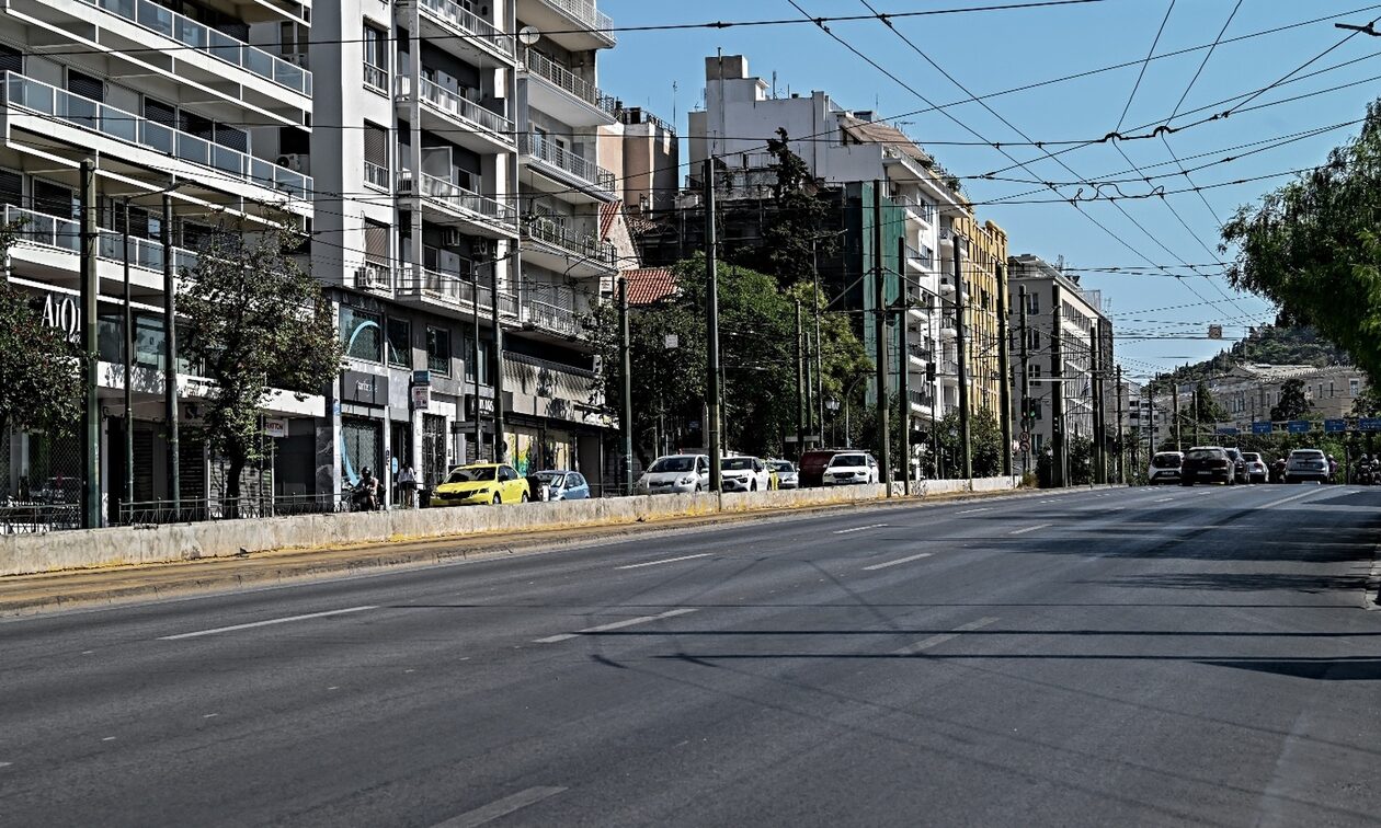 Η Αθήνα «ερήμωσε» εν όψει Δεκαπενταυγούστου, άδειοι δρόμοι στο κέντρο