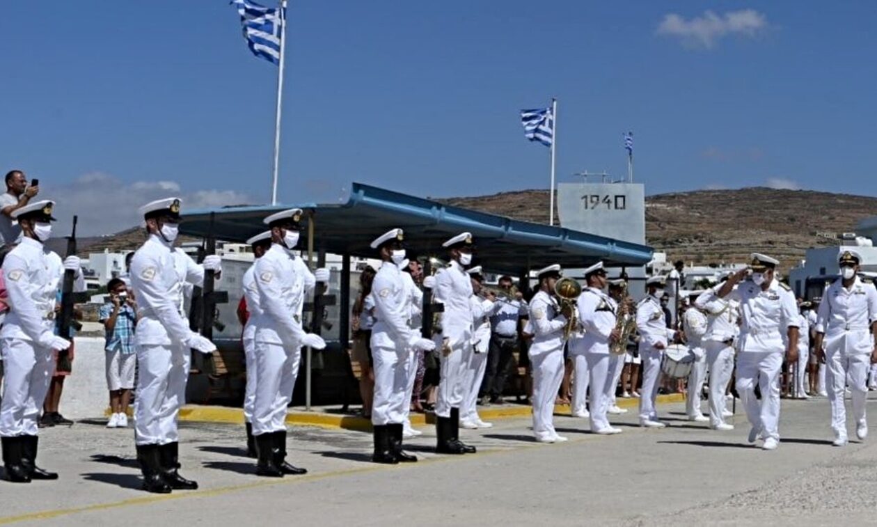 Τήνος: Η μπάντα του Πολεμικού Ναυτικού έψαλε τον εθνικό ύμνο για τον Δεκαπενταύγουστο