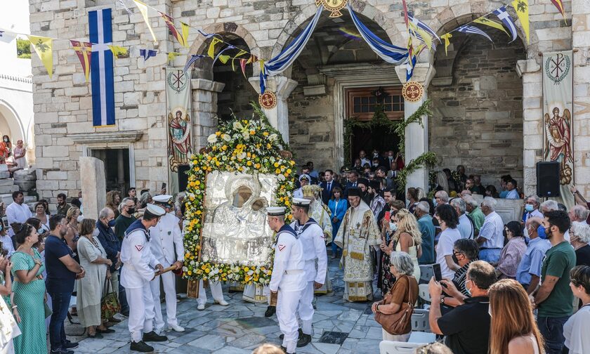 Πάρος: Γιορτάζει η εκκλησία της Εκατονταπυλιανής στο λιμάνι της Παροικιάς
