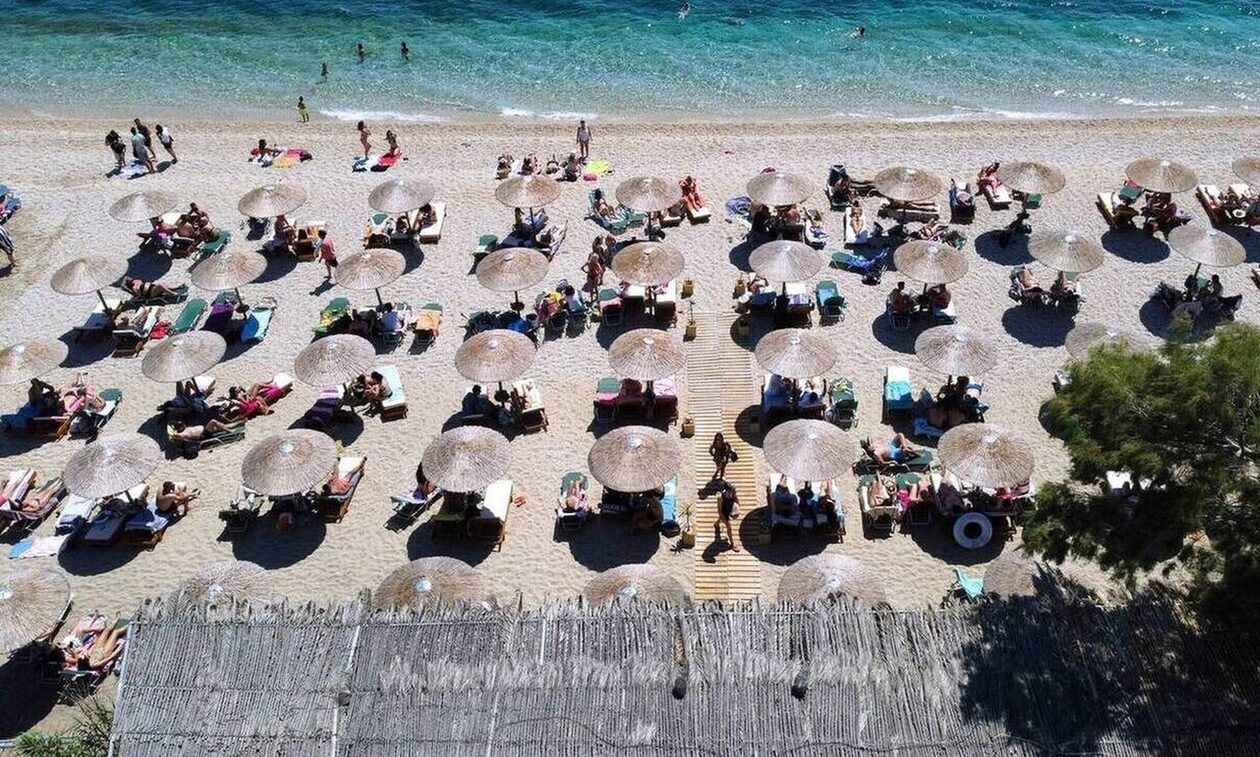 Χαλκιδική: Καταγγελία για beach bar - Απαγόρευσαν σε γονείς να ταΐσουν το παιδί τους