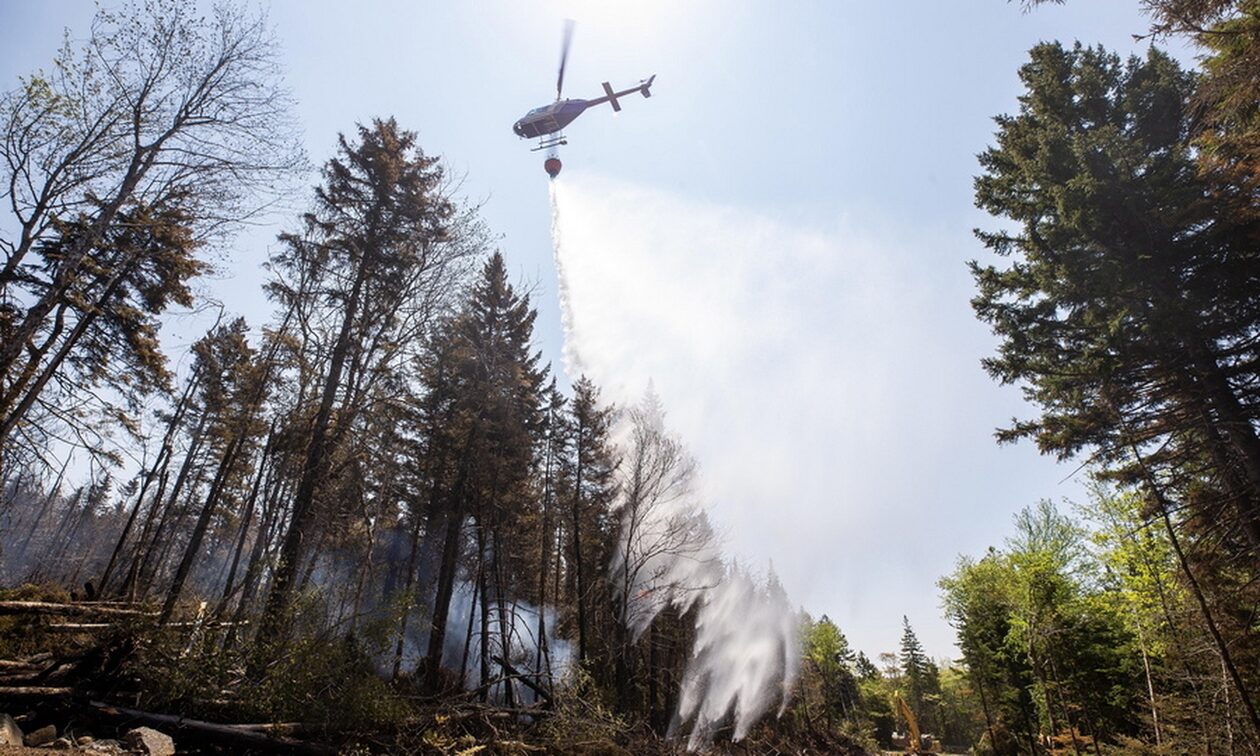 Εκκενώνονται με στρατιωτικά αεροπλάνα περιοχές του Καναδά - Δασικές πυρκαγιές κατακαίνε τον Βορρά