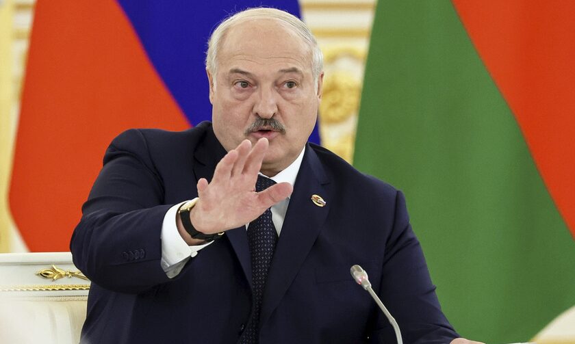 Λευκορωσία: Ο Λουκασένκο διαβεβαιώνει πως η χώρα του δεν θα εμπλακεί στον πόλεμο της Ουκρανίας