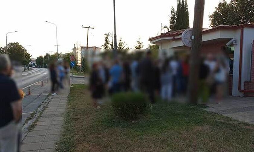 Κοζάνη: Ουρές από τα ξημερώματα στο Αστυνομικό Μέγαρο για να «προλάβουν» τις ψηφιακές ταυτότητες