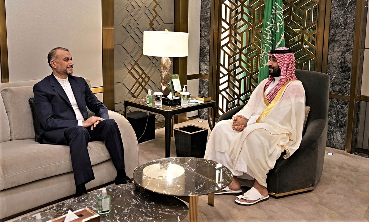 Σαουδική Αραβία – Ιράν: Συνάντηση Μπιν Σαλμάν με τον ΥΠΕΞ του άλλοτε «ιστορικού αντιπάλου»