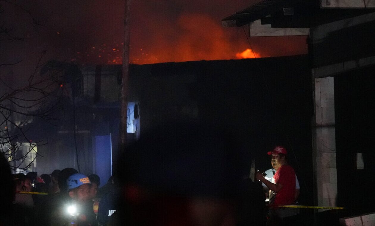 Ινδονησία: Τρεις νεκροί και τρεις τραυματίες από την πυρκαγιά που ξέσπασε σε ξενοδοχείο της Τζακάρτα